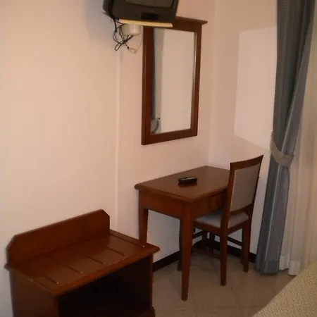 Hotell Lagoscuro Molino Nuovo (Genoa)