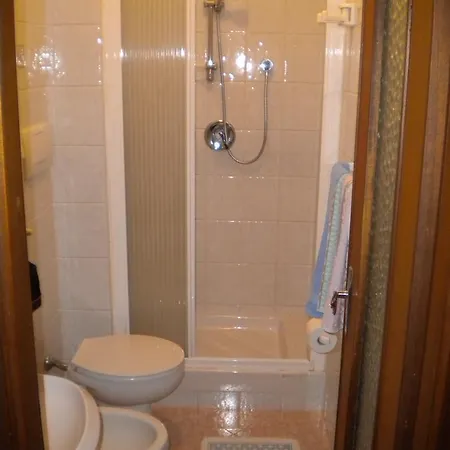 Lagoscuro Szálloda 2*